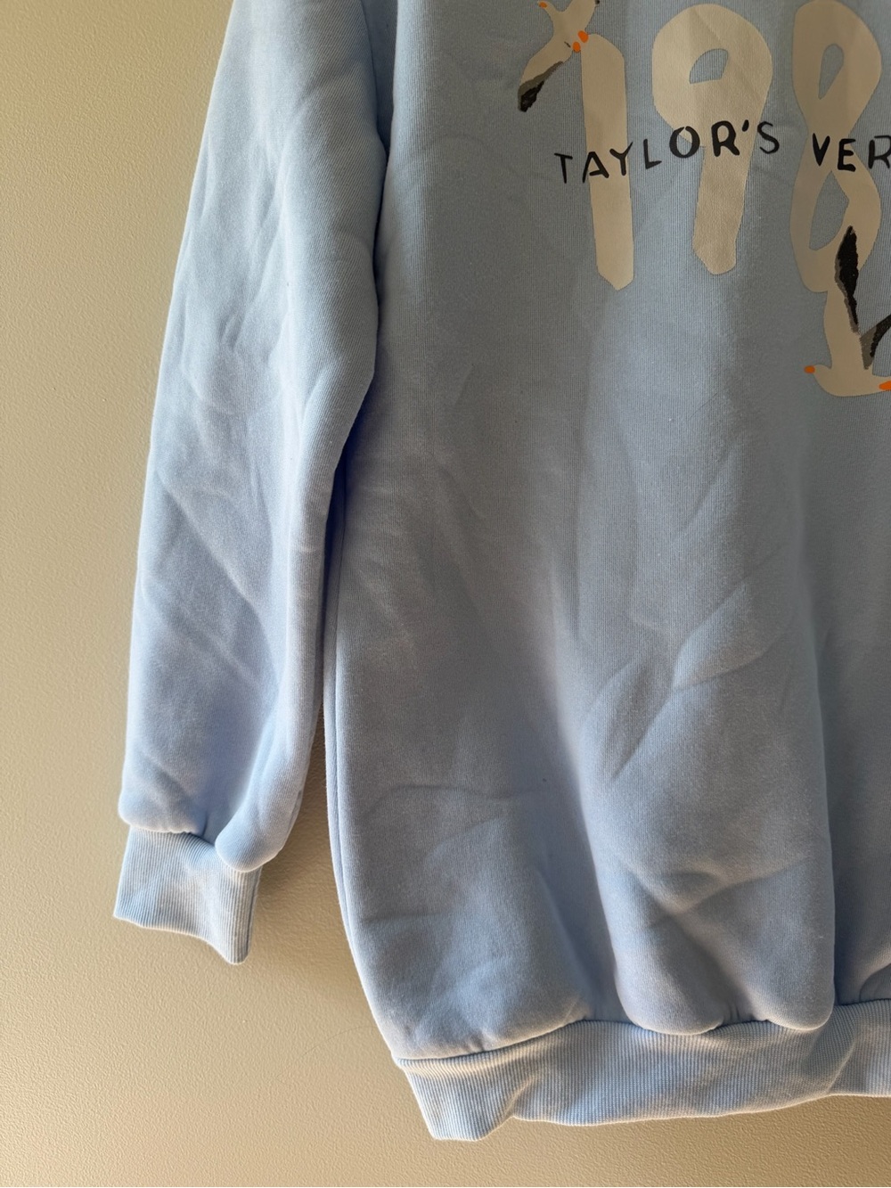 Taylor Swift Cozy Light Blue '1989' Graphic Crewneck Sweatshirt - Picture 4 of 5